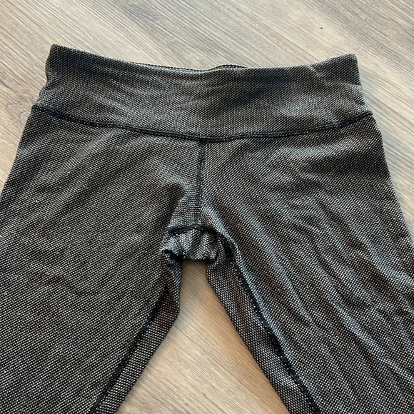 Lululemon gray Capri  length leggings size 8 - Picture 5 of 9
